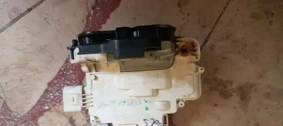 Audi A6 S6 C6 4F Front door lock 4F2837016