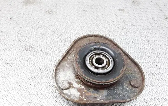 Pontiac Vibe Front upper strut mount 