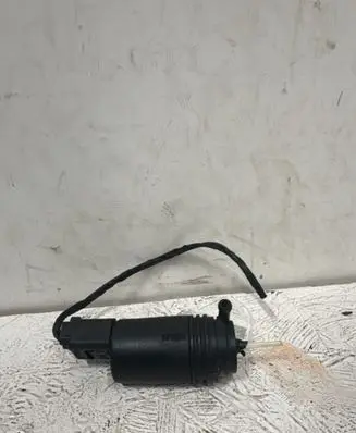 BMW 7 E38 Windscreen/windshield washer pump 67128377612