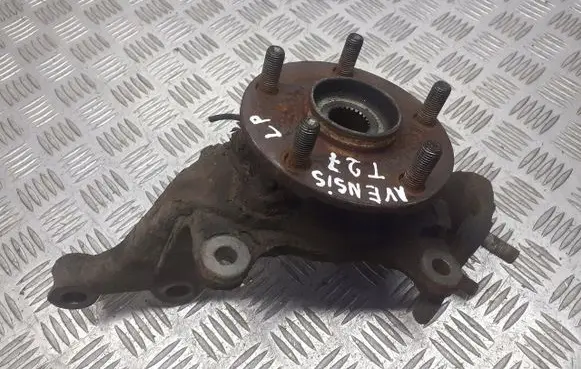 Toyota Avensis T270 Front wheel hub spindle knuckle