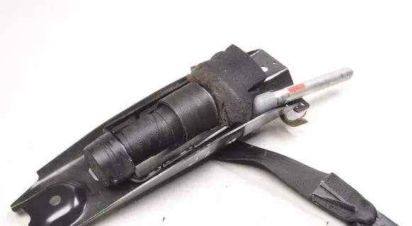Volvo V70 Front seatbelt 39818791