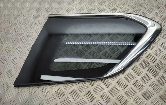 Mitsubishi Outlander Rear side window