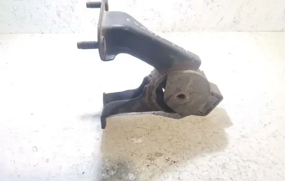 Toyota Corolla Verso E121 Engine mount bracket