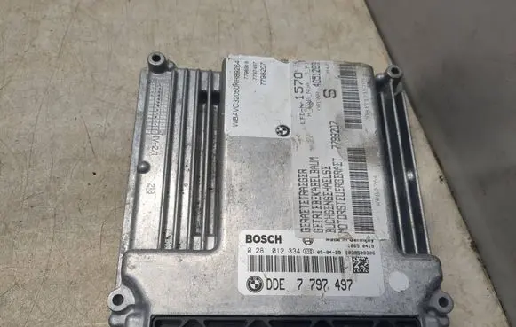 BMW 3 E90 E91 Engine control unit/module 0281012334 1039S08306 7797497