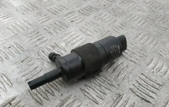 Audi A8 S8 D4 4H Windscreen/windshield washer pump 3B7955681