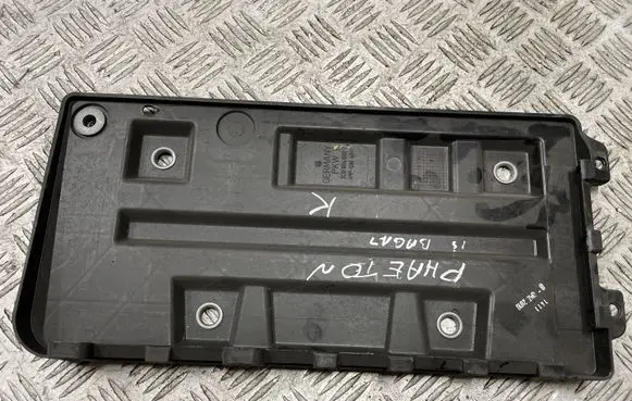 Battery tray