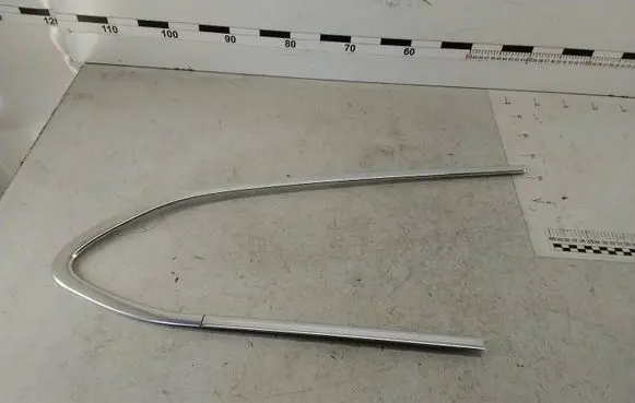 Volvo V60 Rear glass trim 
