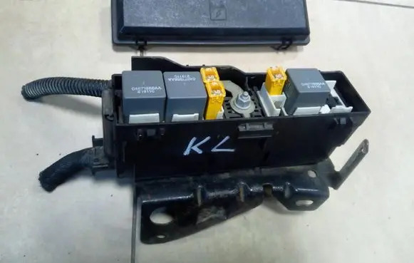 Jeep Cherokee Fuse module 04671886AA NE69646