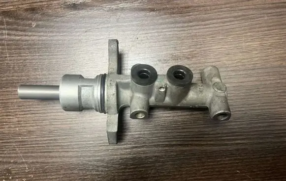 Master brake cylinder