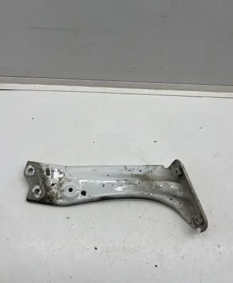 Skoda Octavia Mk3 (5E) Fender mounting bracket 5E0821142A