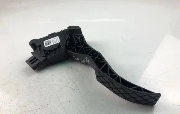 Volkswagen PASSAT B8 Accelerator throttle pedal bracket 5Q1723503H
