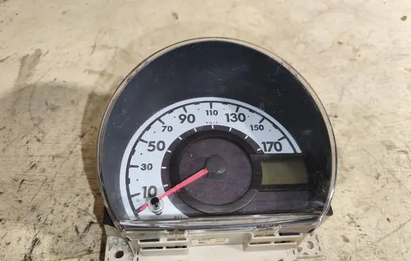 Speedometer (instrument cluster)