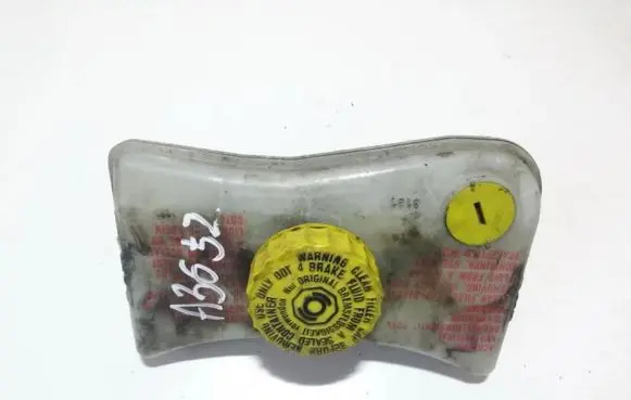 Audi A4 S4 B6 8E 8H Brake fluid reservoir 