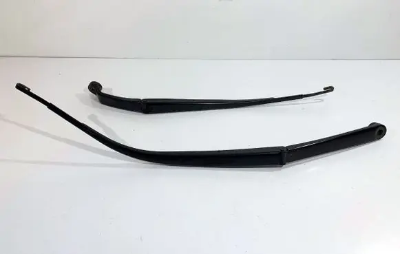 Honda CR-V Front wiper blade arm