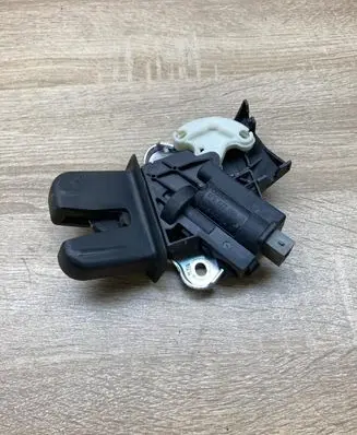 Audi A6 S6 C6 4F Tailgate/trunk/boot lock/catch/latch 4F5827505D
