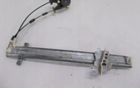 Mazda 121 Front door manual window regulator 