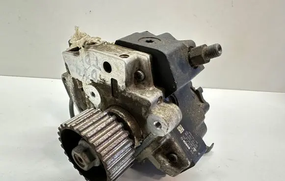 Audi A8 S8 D3 4E Fuel injection high pressure pump 057130755M 0445010119