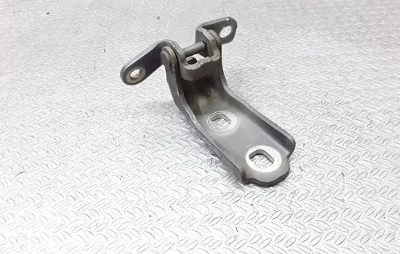 Chevrolet Orlando Front door lower hinge 