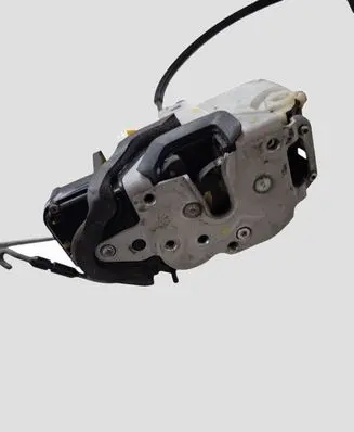 Opel Insignia A Front door lock 13577983