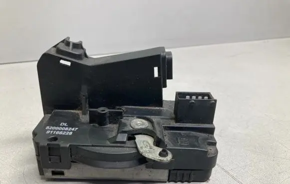 Opel Vivaro Front door lock 8200008247 91166228