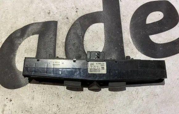 Opel Astra G Hazard light switch gm13100105