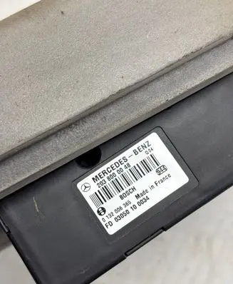 Mercedes-Benz E W211 Central locking vacuum pump 2038000048 A2118000035 A2118050014