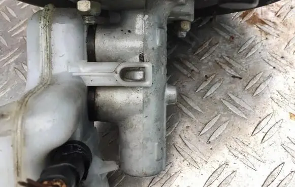 Opel Zafira A Master brake cylinder