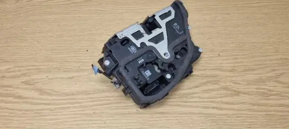 BMW 1 E81 E87 Front door lock 7059973
