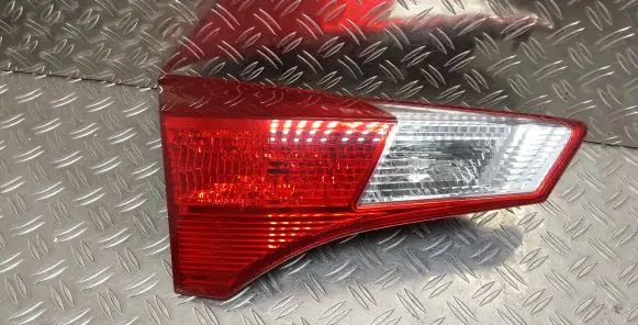 Toyota RAV 4 (XA40) Tailgate rear/tail lights
