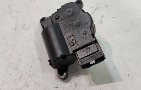 Volkswagen Polo VI Air flap motor/actuator 5Q0907511K T1032216WA 13293862