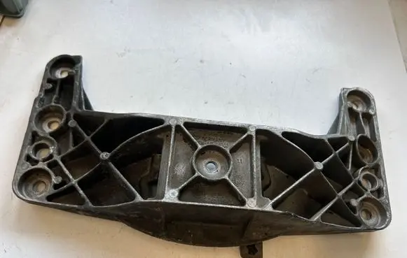 BMW 5 E60 E61 Gearbox mounting bracket 13992010 6761106 2231