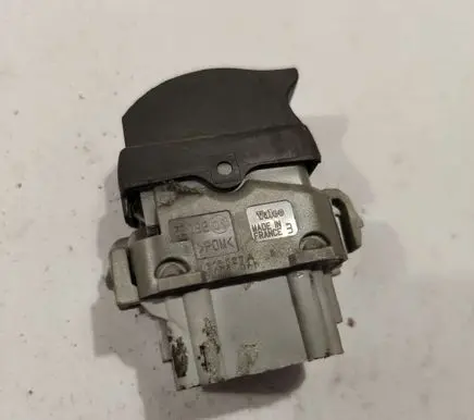 Renault Scenic II - Grand scenic II Electric window control switch 315027A