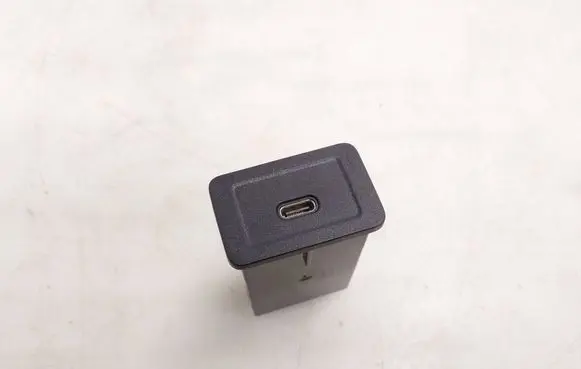 Mercedes-Benz CLA C118 X118 USB socket connector A2478208602