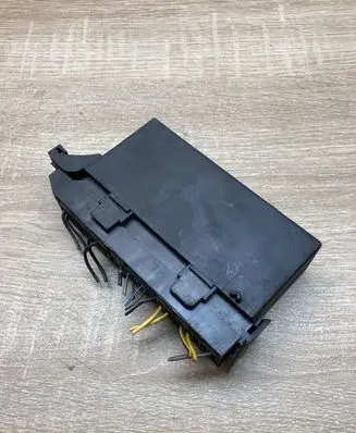 Mercedes-Benz C W202 Light module LCM 2025420432 350065