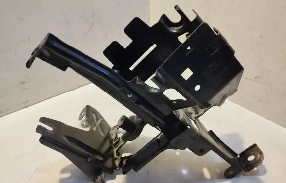 Audi A4 S4 B5 8D ABS pump bracket 