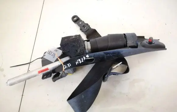 Volvo V70 Front seatbelt 39865061