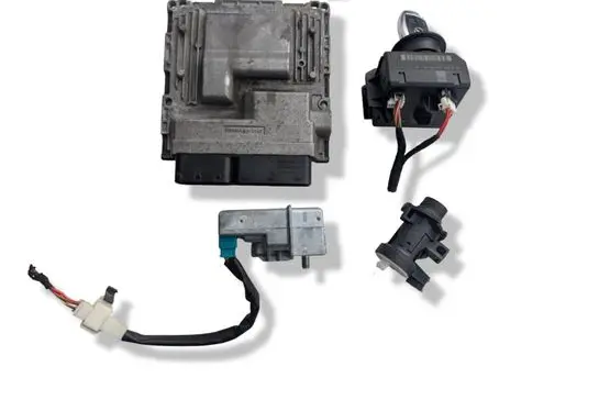 Mercedes-Benz C W204 Engine ECU kit and lock set 5WK90708 A2711502279