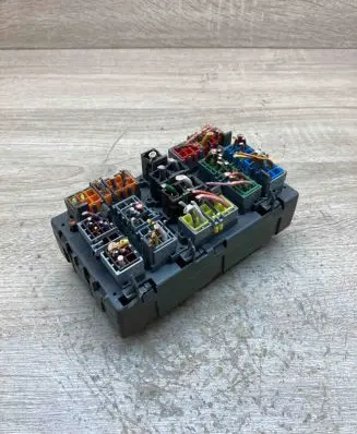 Peugeot 406 Fuse module 9459288180 S02255225611