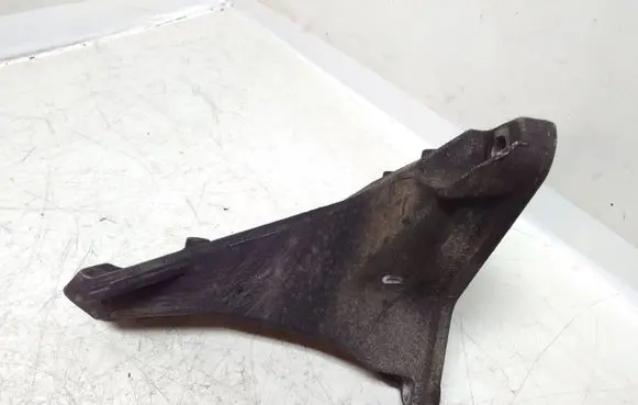 Volkswagen PASSAT B5.5 Engine mounting bracket 8D0199308AB
