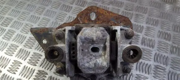 Ford Mondeo Mk III Engine mount bracket 1S717M123BC 1S71-7M123-BC