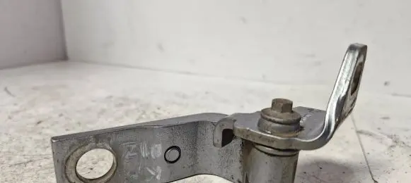 Ford Mondeo MK IV Rear door lower hinge A26811ac