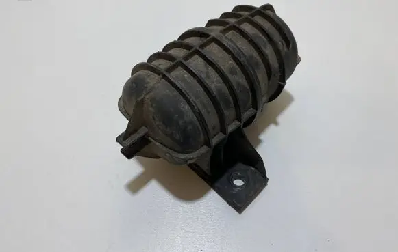 BMW 5 E39 Vacuum air tank 2247620