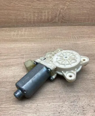 Mercedes-Benz CLS C219 Front door window regulator motor A2198200542 980046100