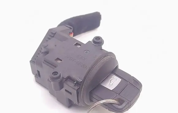 BMW 5 E60 E61 Ignition lock 6945722 695472211 10862510