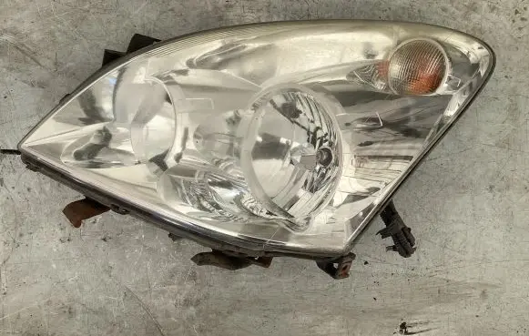Toyota Corolla Verso AR10 Headlight/headlamp