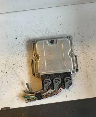 Renault Trafic II (X83) Engine control unit/module 0281010632