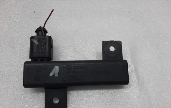 Audi A8 S8 D3 4E Keyless system antenna 3D0909133E