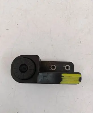 Radiator mount bracket