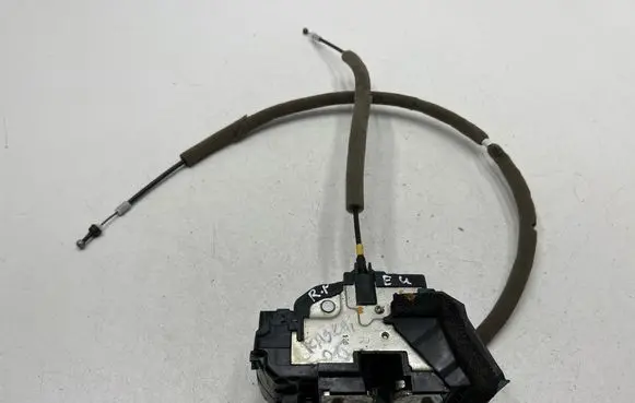 Nissan Qashqai Front door lock