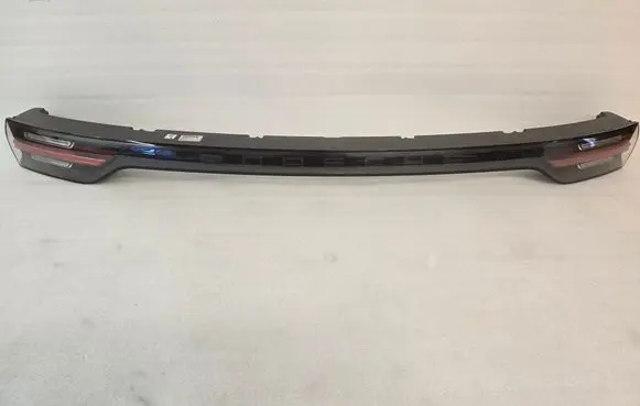 Porsche Cayenne (9Y0 9Y3) Tailgate rear/tail lights 9Y0945081